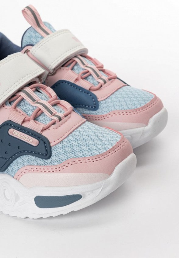 Кроссовки Tikkago