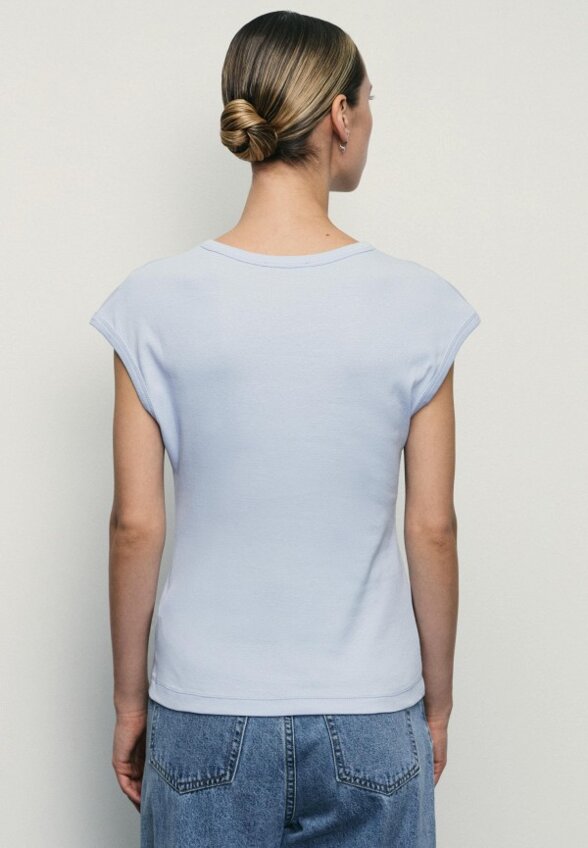 Футболка Zarina