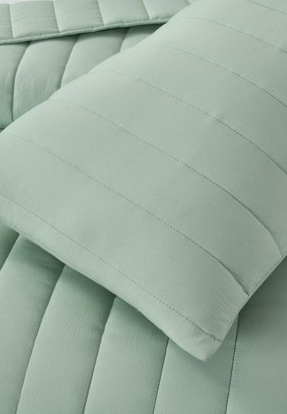 Комплект с покрывалом Sofi De Marko