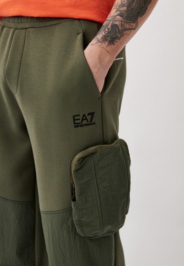 Брюки спортивные EA7