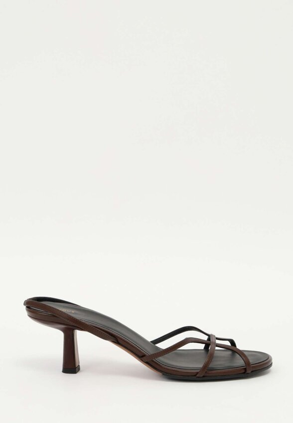 Neous Shoes