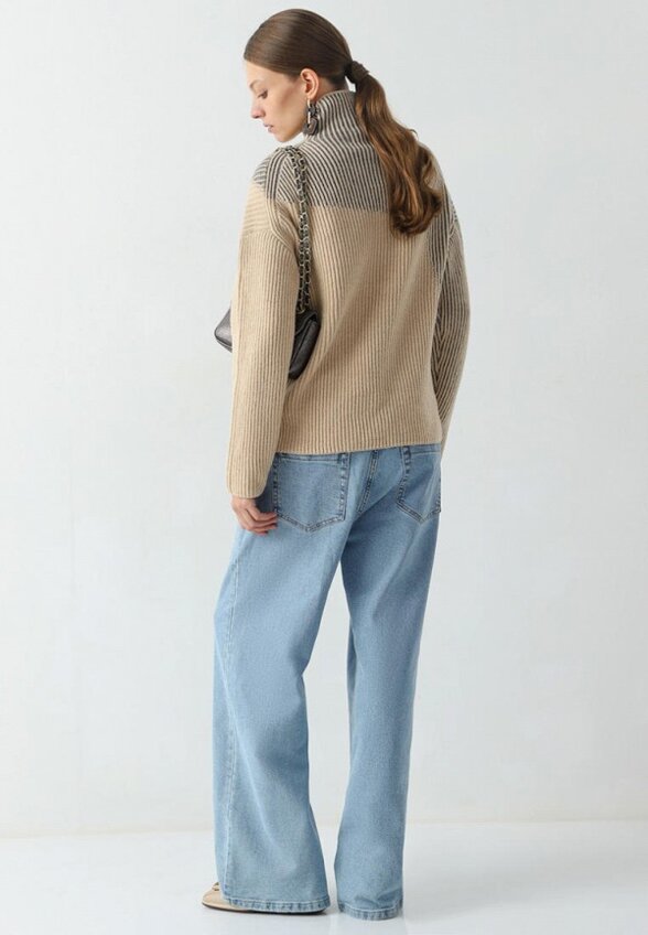 Свитер Nominee