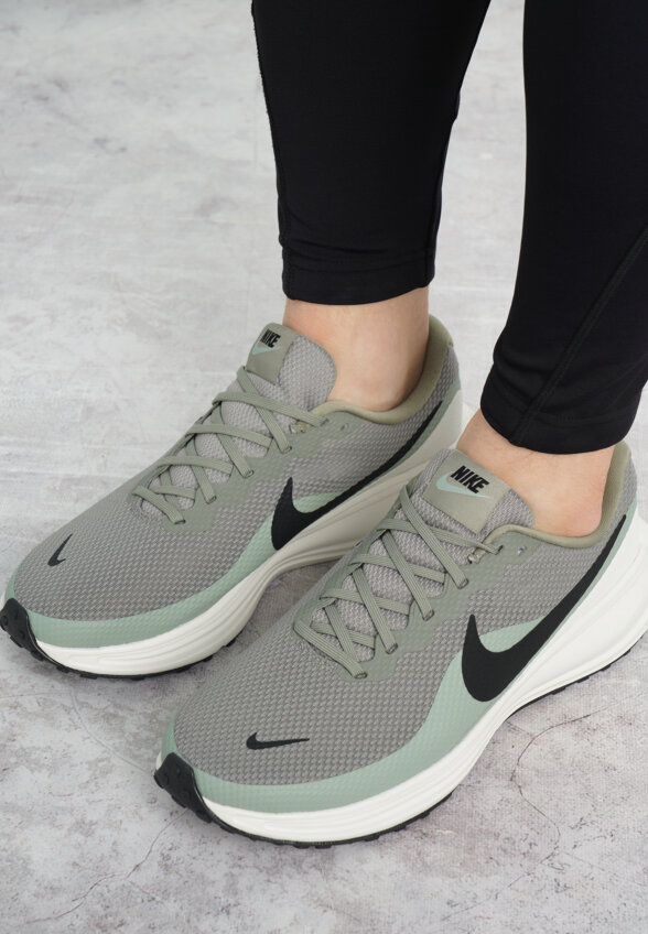 Кроссовки мужские Nike Revolution 8, Коричневый