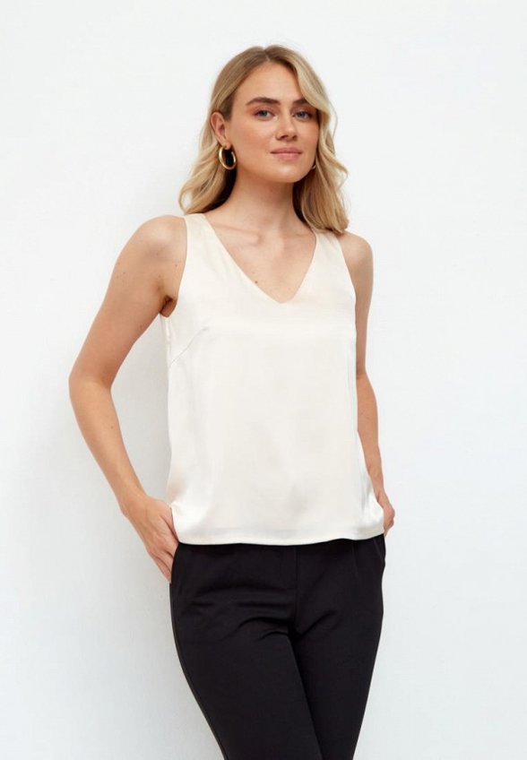 Топ Gabriel and Ester London