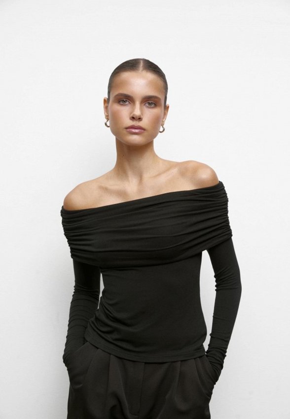 Лонгслив Charmstore