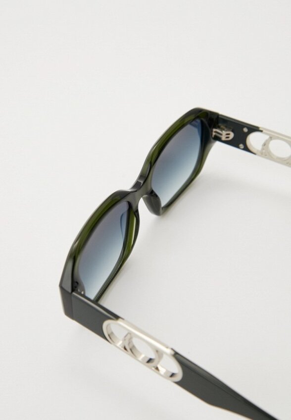 Очки солнцезащитные Trussardi