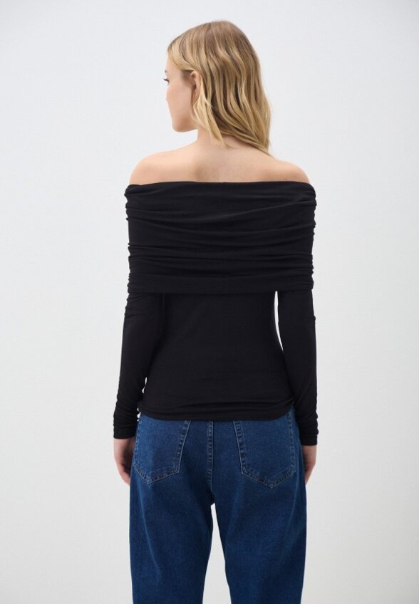 Лонгслив And Yet.