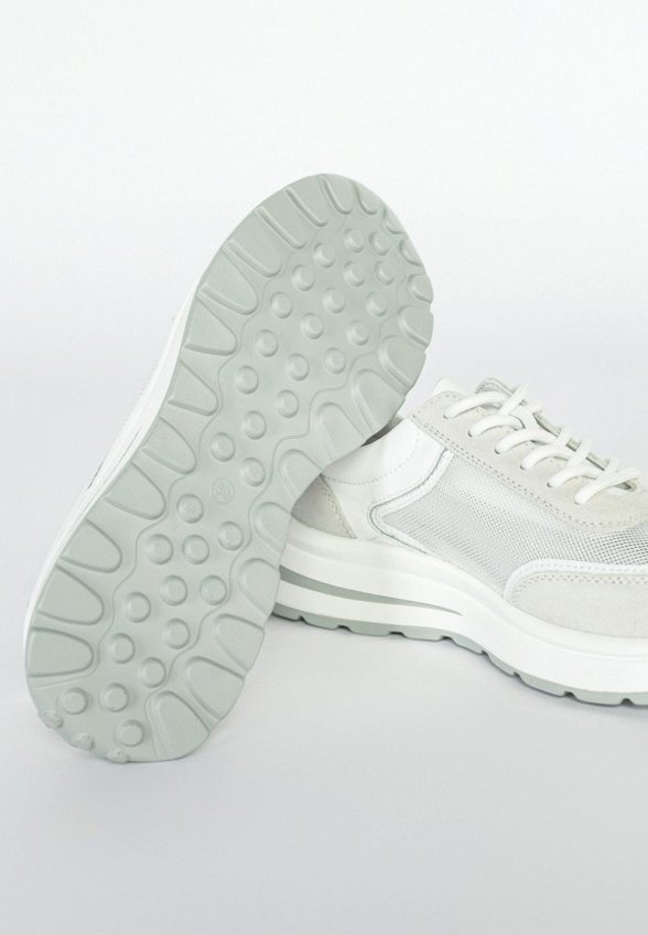 Кроссовки Gut