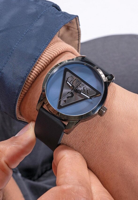 Часы Guess