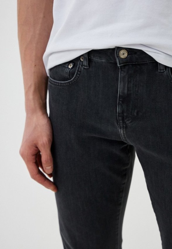 Джинсы Lacoste