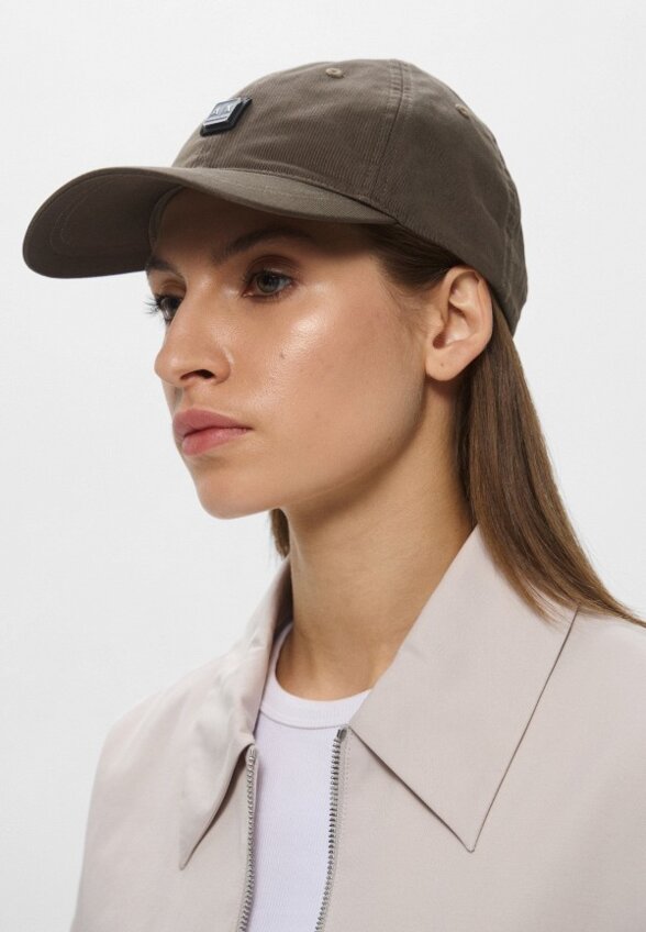 Бейсболка Armani Exchange