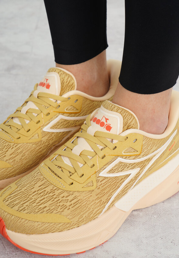 Кроссовки женские Diadora Nucleo 2, Желтый