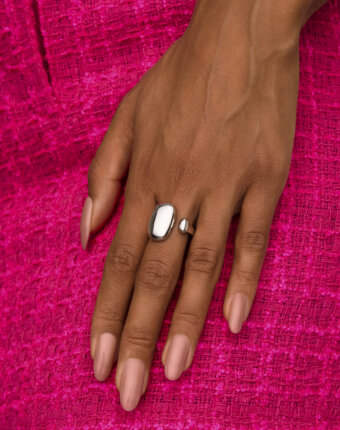 Широкое акцентное кольцо из серебра MIESTILO  MIE женщинам