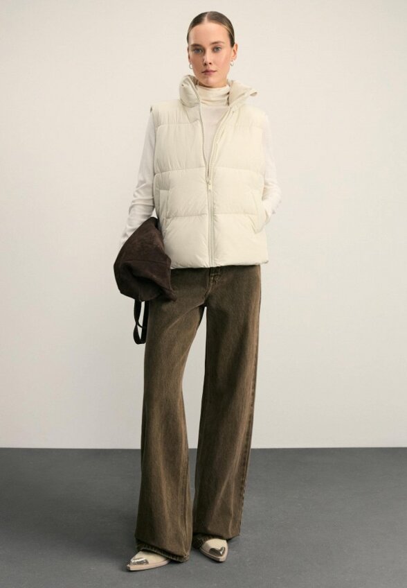 Жилет утепленный Zarina