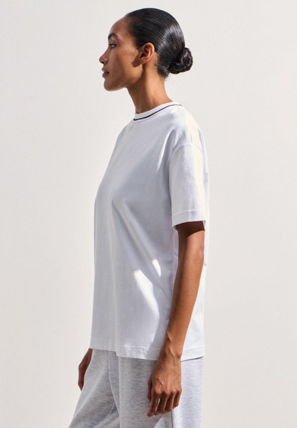 Футболка Zarina