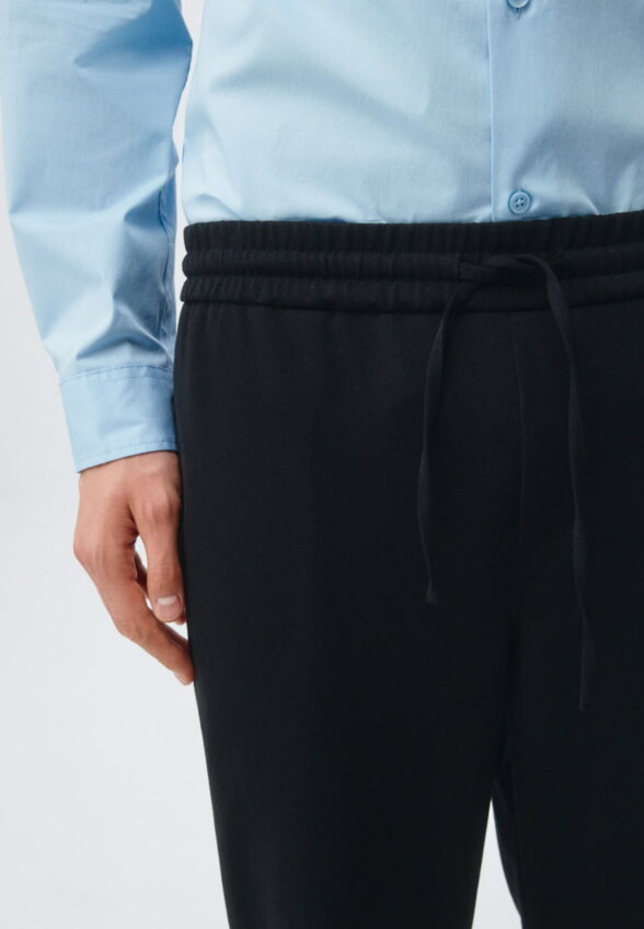 Брюки slim fit со средней посадкой