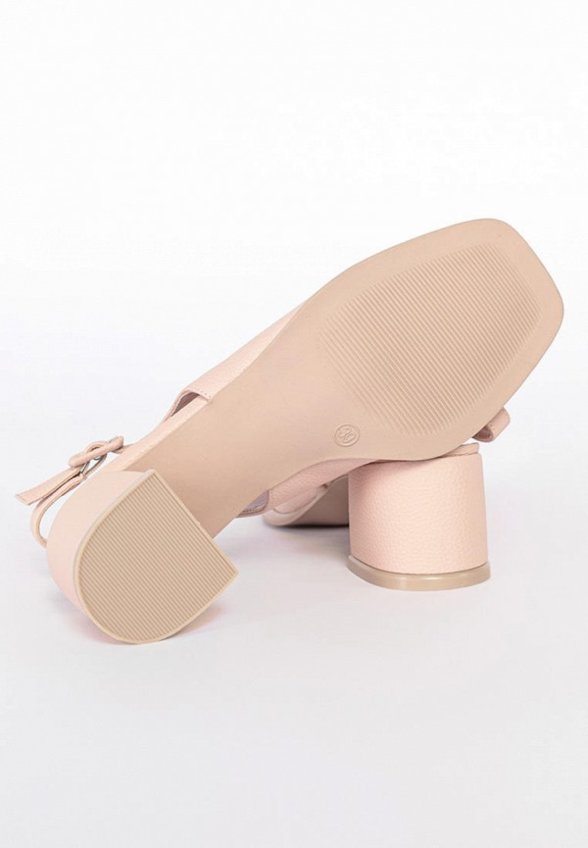 Босоножки Gut