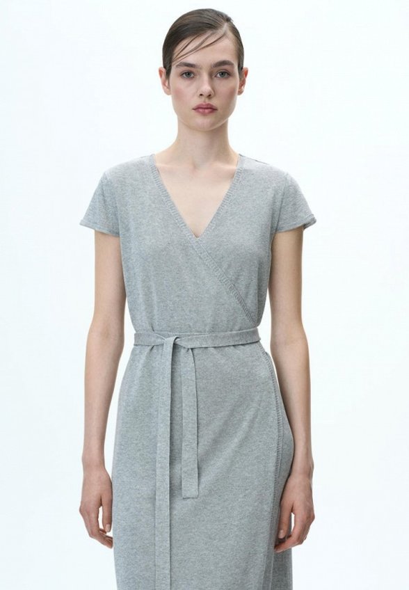 Платье Brusnika