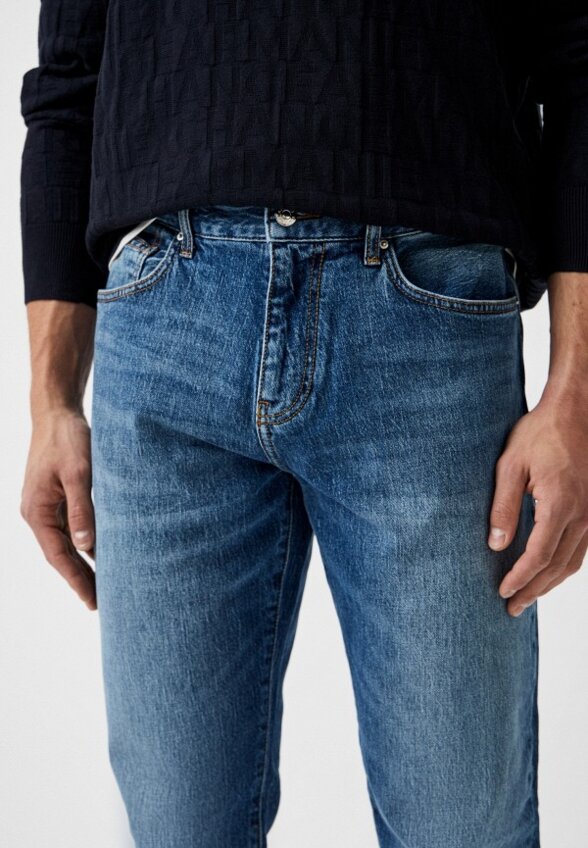 Джинсы Armani Exchange