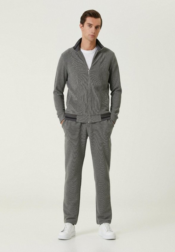 Брюки спортивные Club