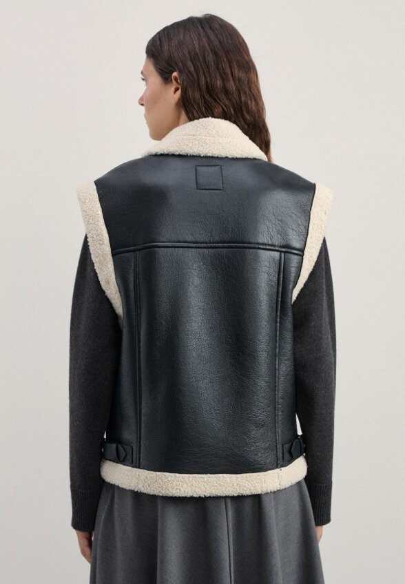 Жилет кожаный Zarina