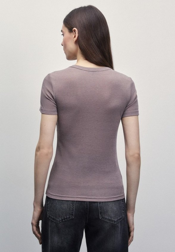 Футболка Zarina