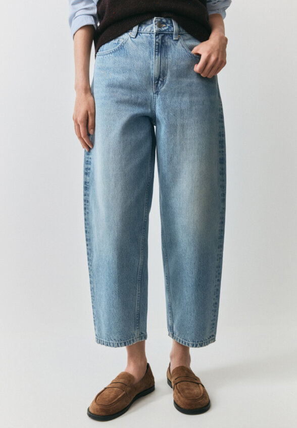 Укороченные джинсы бананы на средней посадке