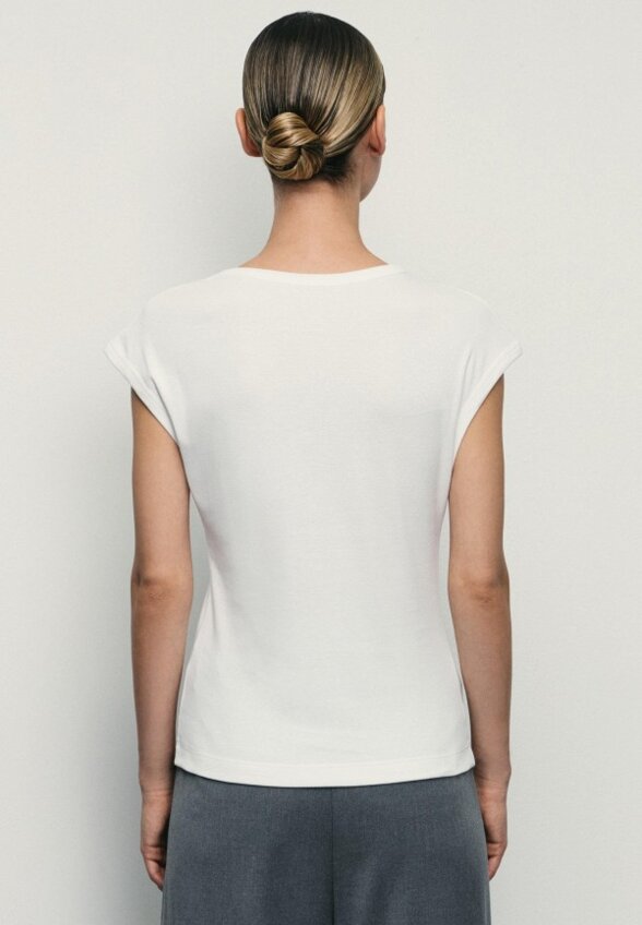 Футболка Zarina