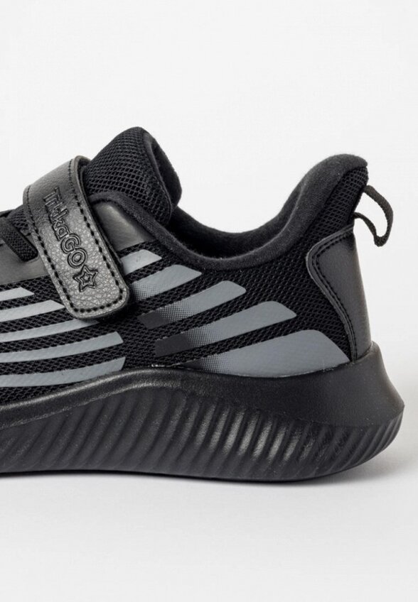 Кроссовки Tikkago