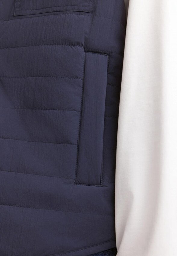 Жилет утепленный Baon