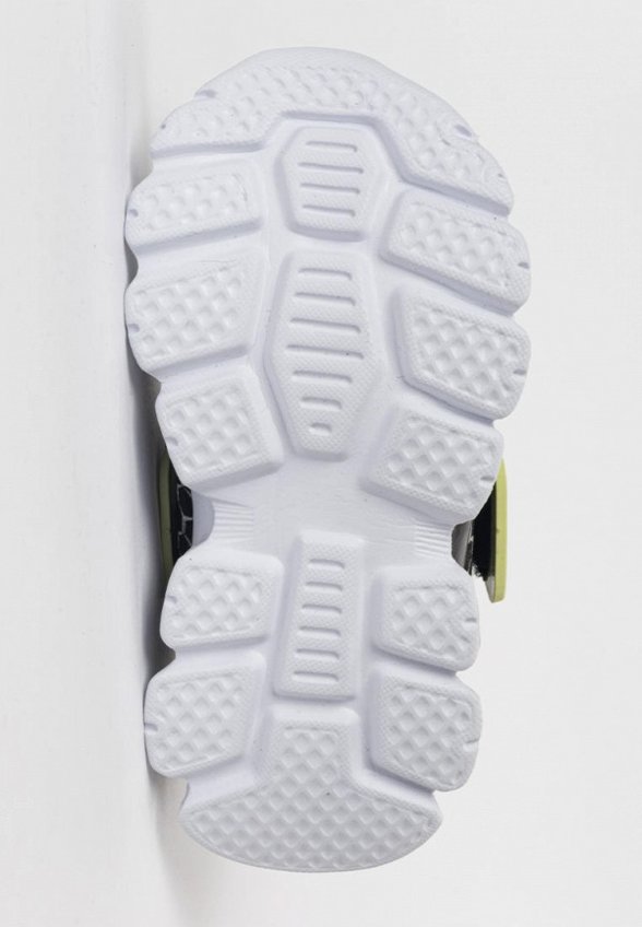 Кроссовки Tikkago