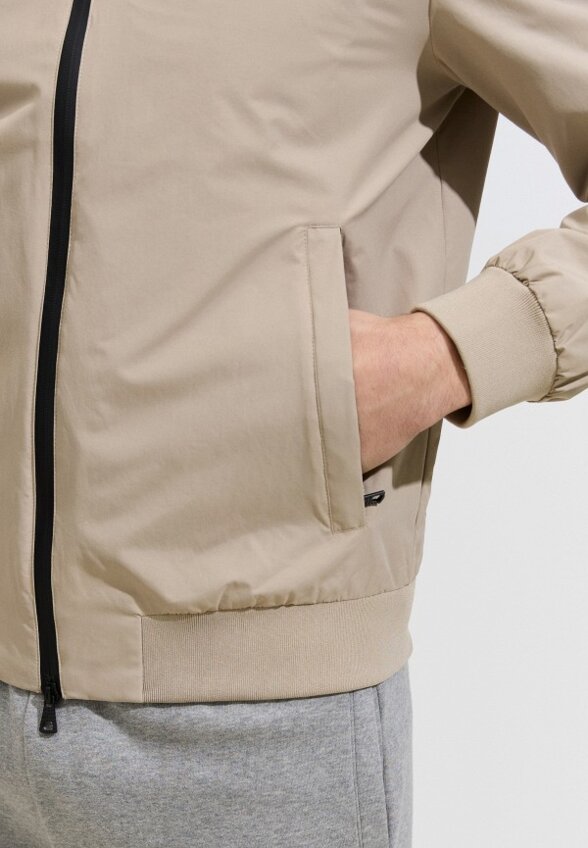 Ветровка EA7