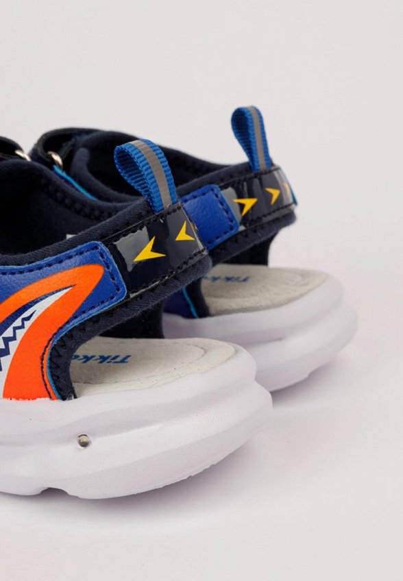 Сандалии Tikkago