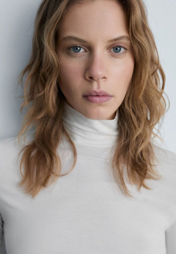 Водолазка Mango