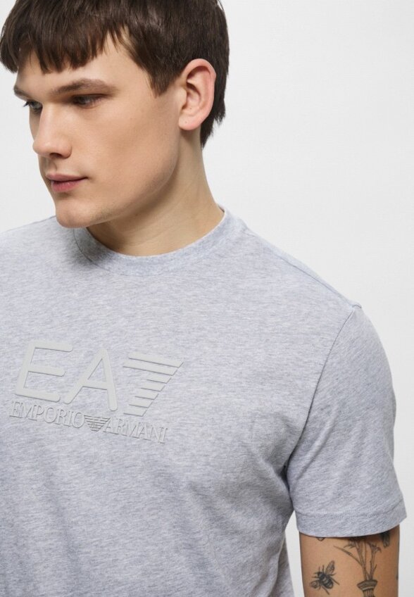 Футболка EA7