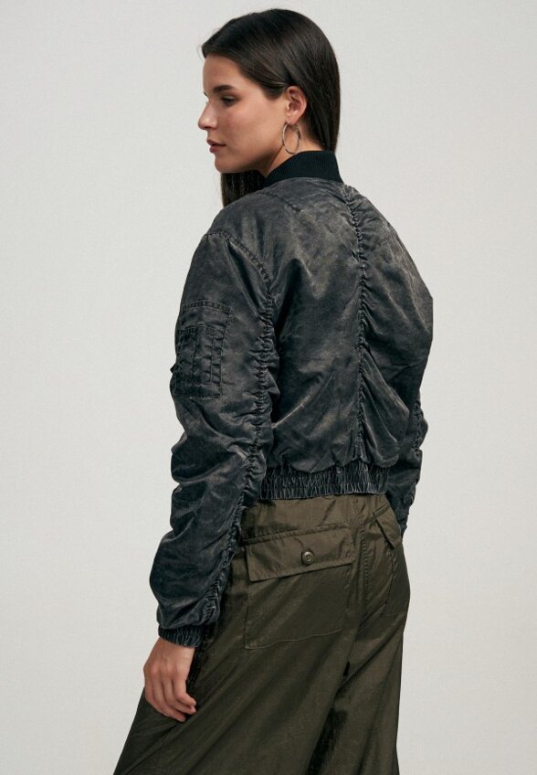 Бомбер Твое