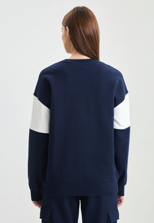 Свитшот Zarina