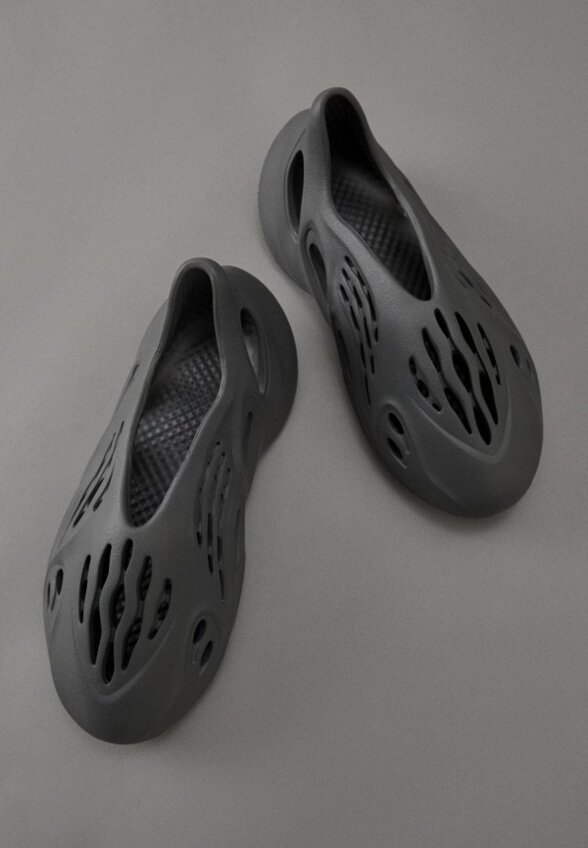 Кроссовки adidas YEEZY