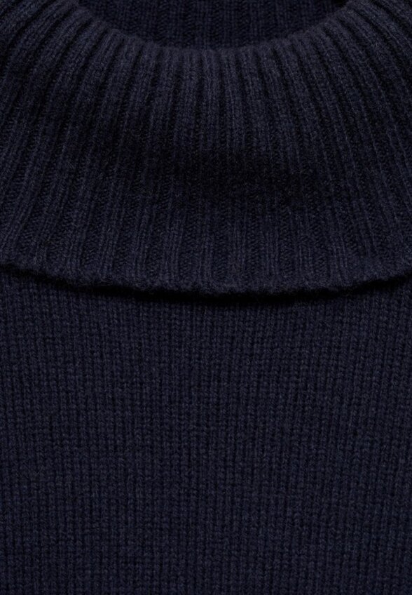 Водолазка Mango Man