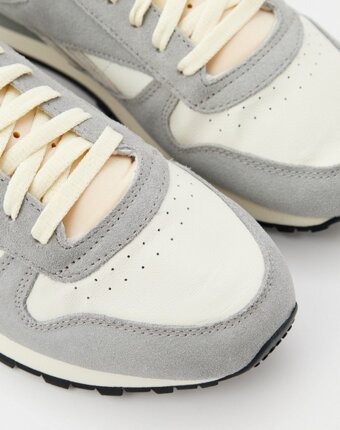 Кроссовки Reebok женщинам