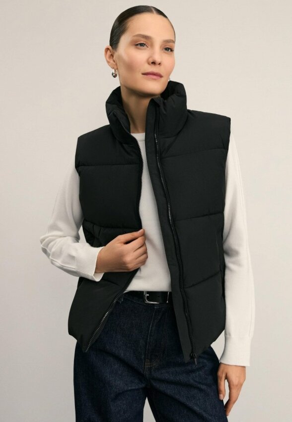 Жилет утепленный Zarina