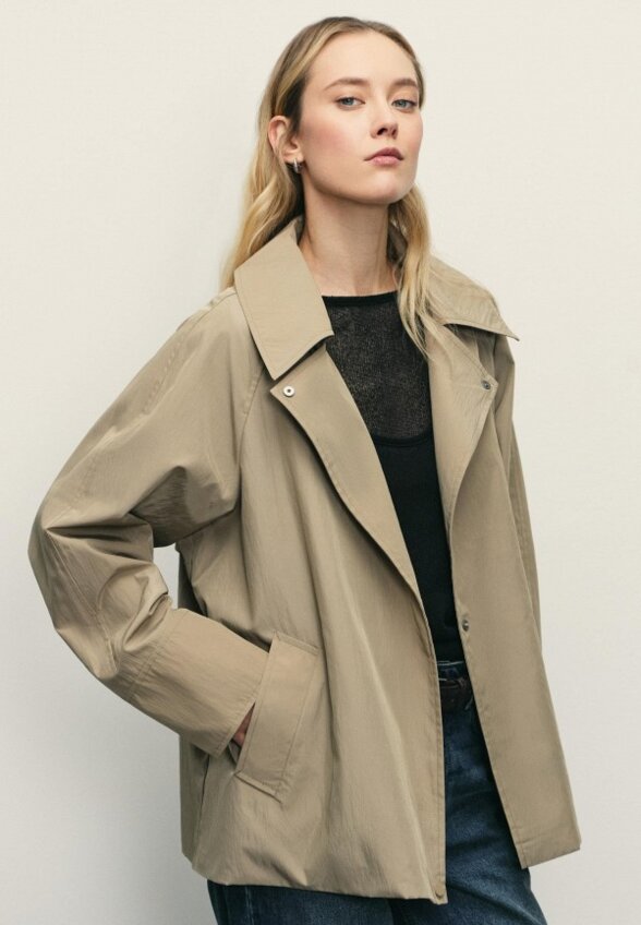 Ветровка Zarina