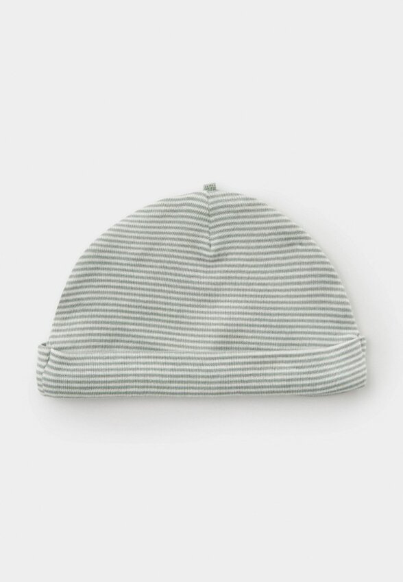 Лонгслив, брюки и шапка Carter’s