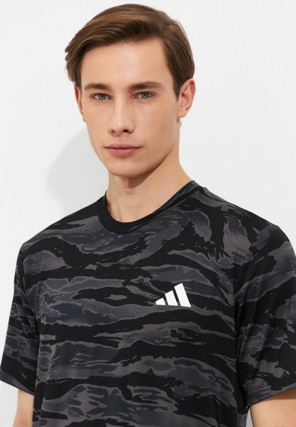 Футболка спортивная adidas