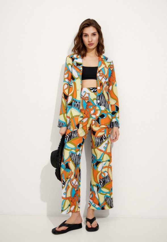 Костюм Empire of Summer