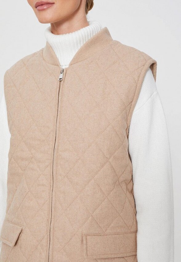 Жилет стеганый To Be Blossom