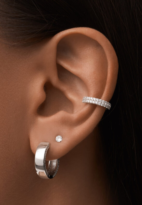 Серебряный кафф с россыпью фианитов и открывающимся механизмом MIE