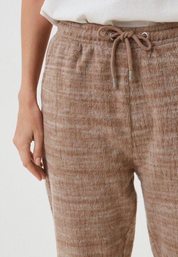 Брюки спортивные Colin's