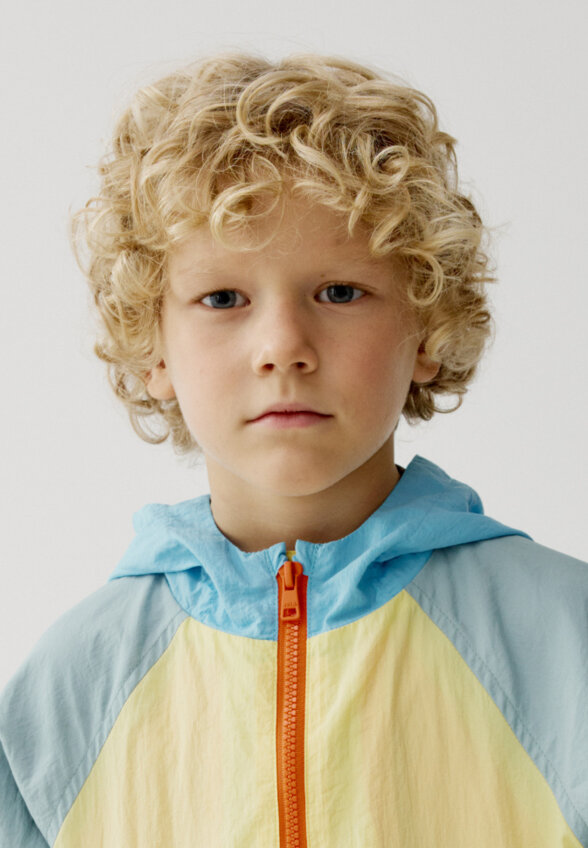 Ветровка с капюшоном для мальчиков