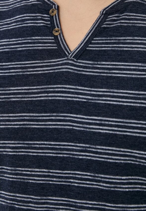 Футболка Colin's